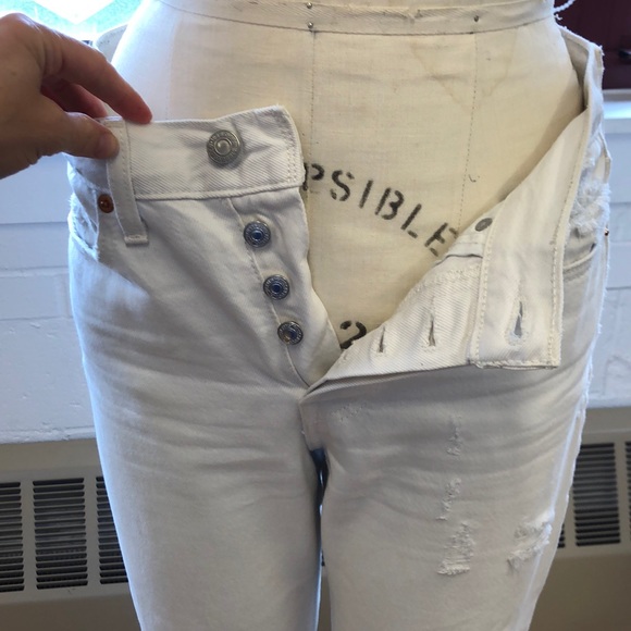 Levi’s Wedgie Icon Distressed Jeans in “cement” - Picture 8 of 8